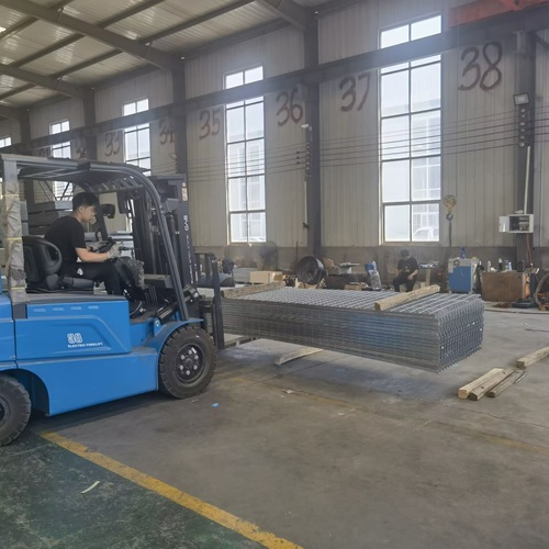 從工廠到市政，鋼格柵如何撐起工程建設(shè)半邊天？